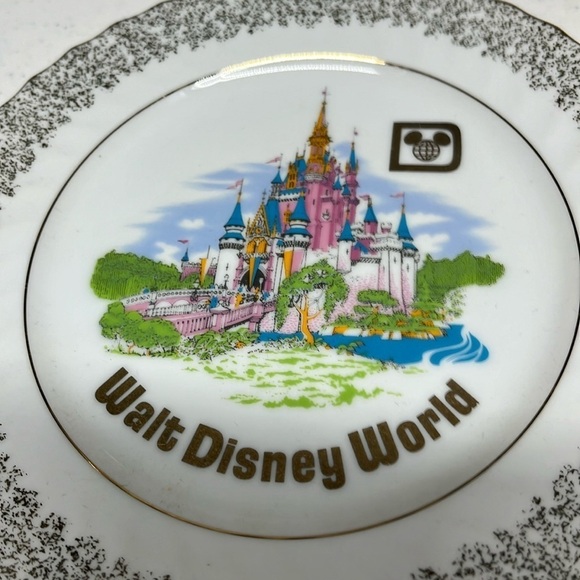 Vintage Walt Disney World 1979 Collectors Plate - Picture 2 of 7